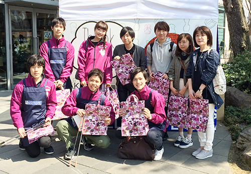「SAKURAクリーン作戦」に参加した國學院大學の学生たち