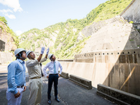河村隆一の訪問！エコスポット「新潟三面川水系 水力発電所」